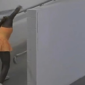 “我要释放激情” 21岁高芙输乌克兰美女后暴走：连续怒砸7下球拍